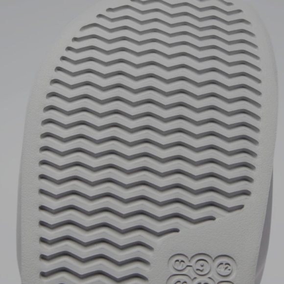 REEBOK CLASSIC SLIDE
Cold Grey 2 / White - Picture 7 of 7